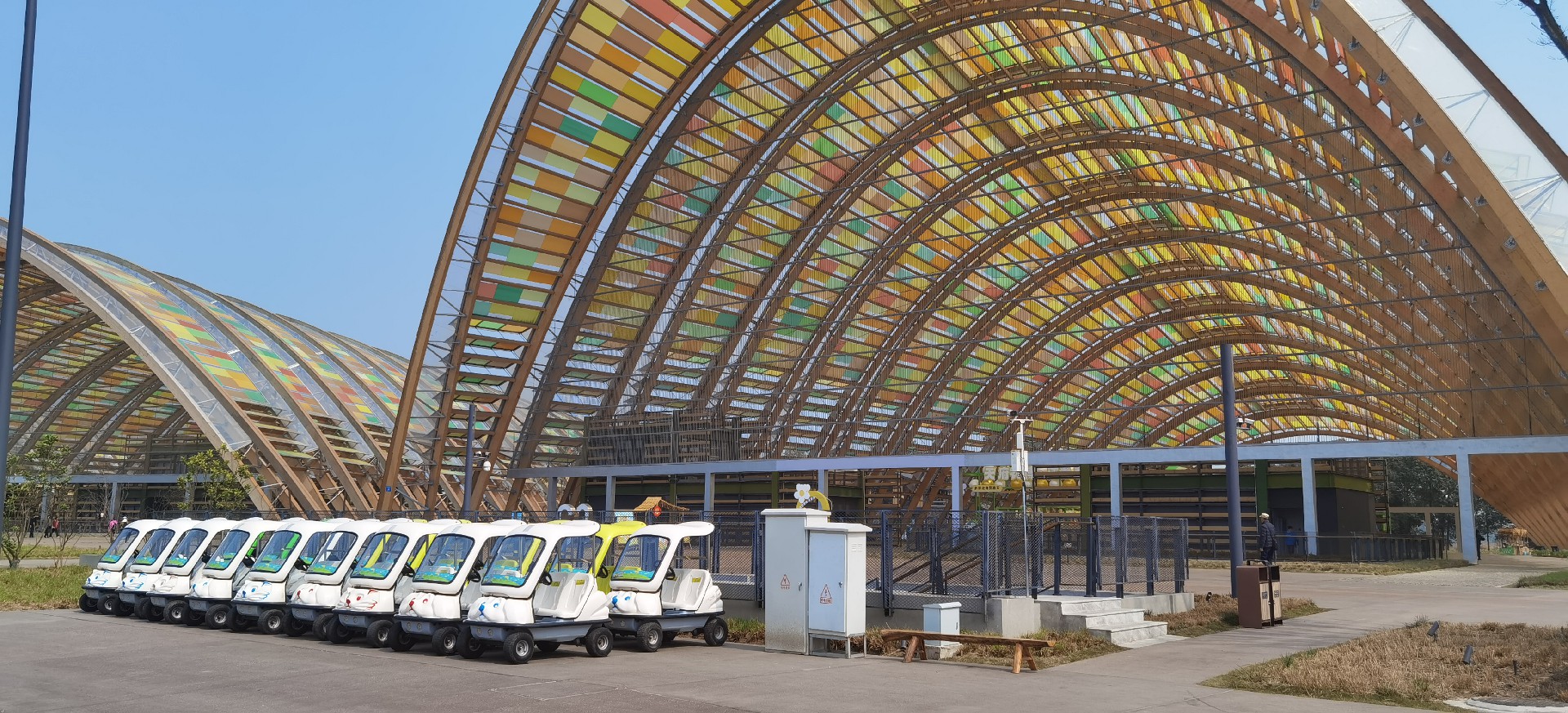 我司投入大宗共享电动车运营四川天府农博岛迎来沐春季看菜花花-公司动态-电动旅行车|景区旅行车|景区共享车|运营|出租|巡逻车|消防车|电动小火车|燃油旅行车|厂家-Bwin必赢亚洲