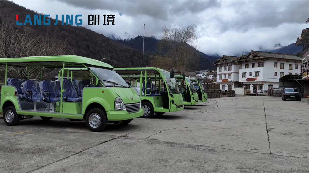 景区旅行车交付——神木垒（燃油19座旅行车）-景区公园-电动旅行车|景区旅行车|景区共享车|运营|出租|巡逻车|消防车|电动小火车|燃油旅行车|厂家-Bwin必赢亚洲