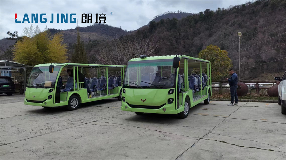 景区旅行车交付——神木垒（燃油19座旅行车）-景区公园-电动旅行车|景区旅行车|景区共享车|运营|出租|巡逻车|消防车|电动小火车|燃油旅行车|厂家-Bwin必赢亚洲