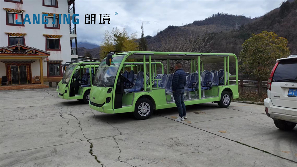 景区旅行车交付——神木垒（燃油19座旅行车）-景区公园-电动旅行车|景区旅行车|景区共享车|运营|出租|巡逻车|消防车|电动小火车|燃油旅行车|厂家-Bwin必赢亚洲