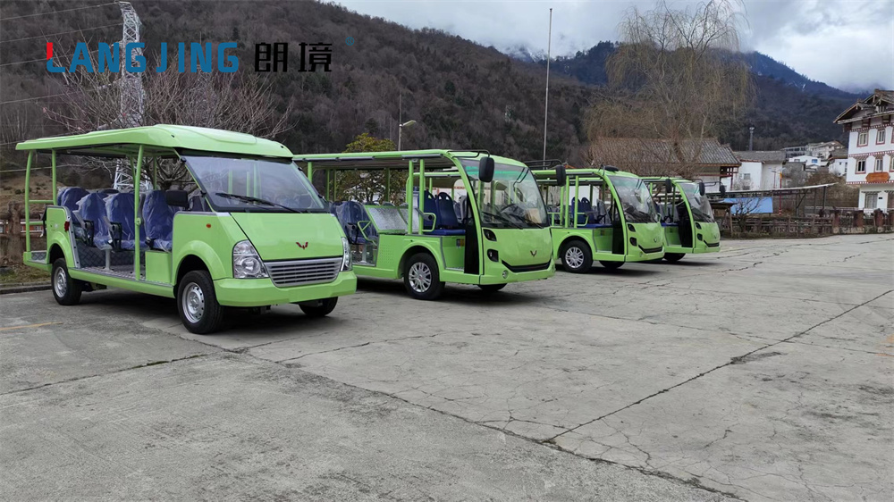 景区旅行车交付——神木垒（燃油19座旅行车）-景区公园-电动旅行车|景区旅行车|景区共享车|运营|出租|巡逻车|消防车|电动小火车|燃油旅行车|厂家-Bwin必赢亚洲