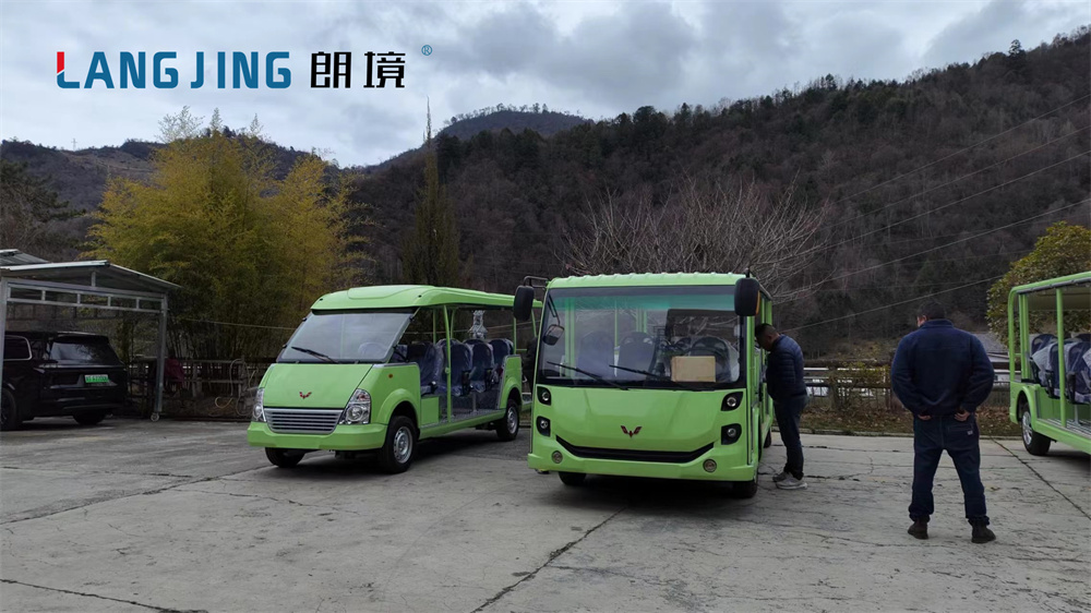 景区旅行车交付——神木垒（燃油19座旅行车）-景区公园-电动旅行车|景区旅行车|景区共享车|运营|出租|巡逻车|消防车|电动小火车|燃油旅行车|厂家-Bwin必赢亚洲