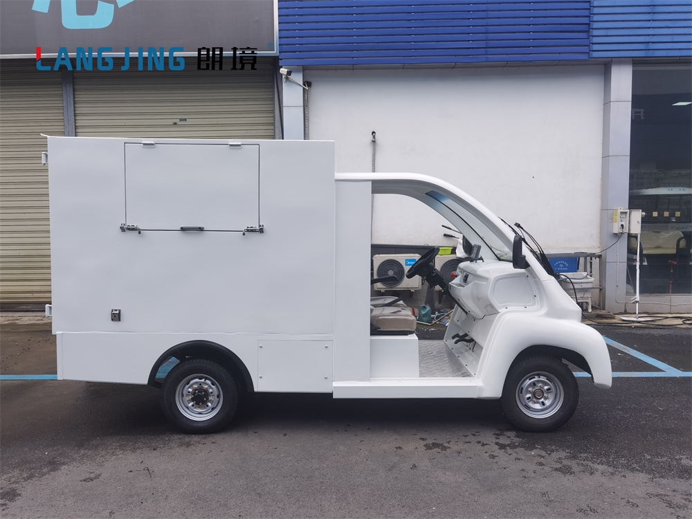 箱体车发车——蔚蓝卡地亚-景区公园-电动旅行车|景区旅行车|景区共享车|运营|出租|巡逻车|消防车|电动小火车|燃油旅行车|厂家-Bwin必赢亚洲