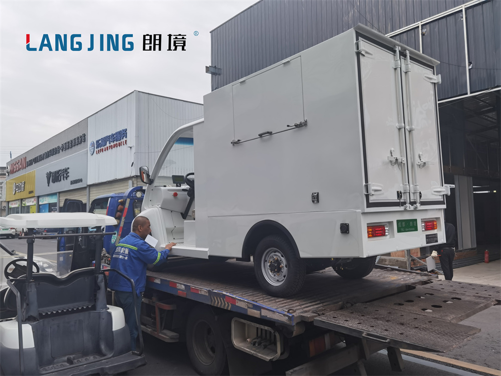 箱体车发车——蔚蓝卡地亚-景区公园-电动旅行车|景区旅行车|景区共享车|运营|出租|巡逻车|消防车|电动小火车|燃油旅行车|厂家-Bwin必赢亚洲