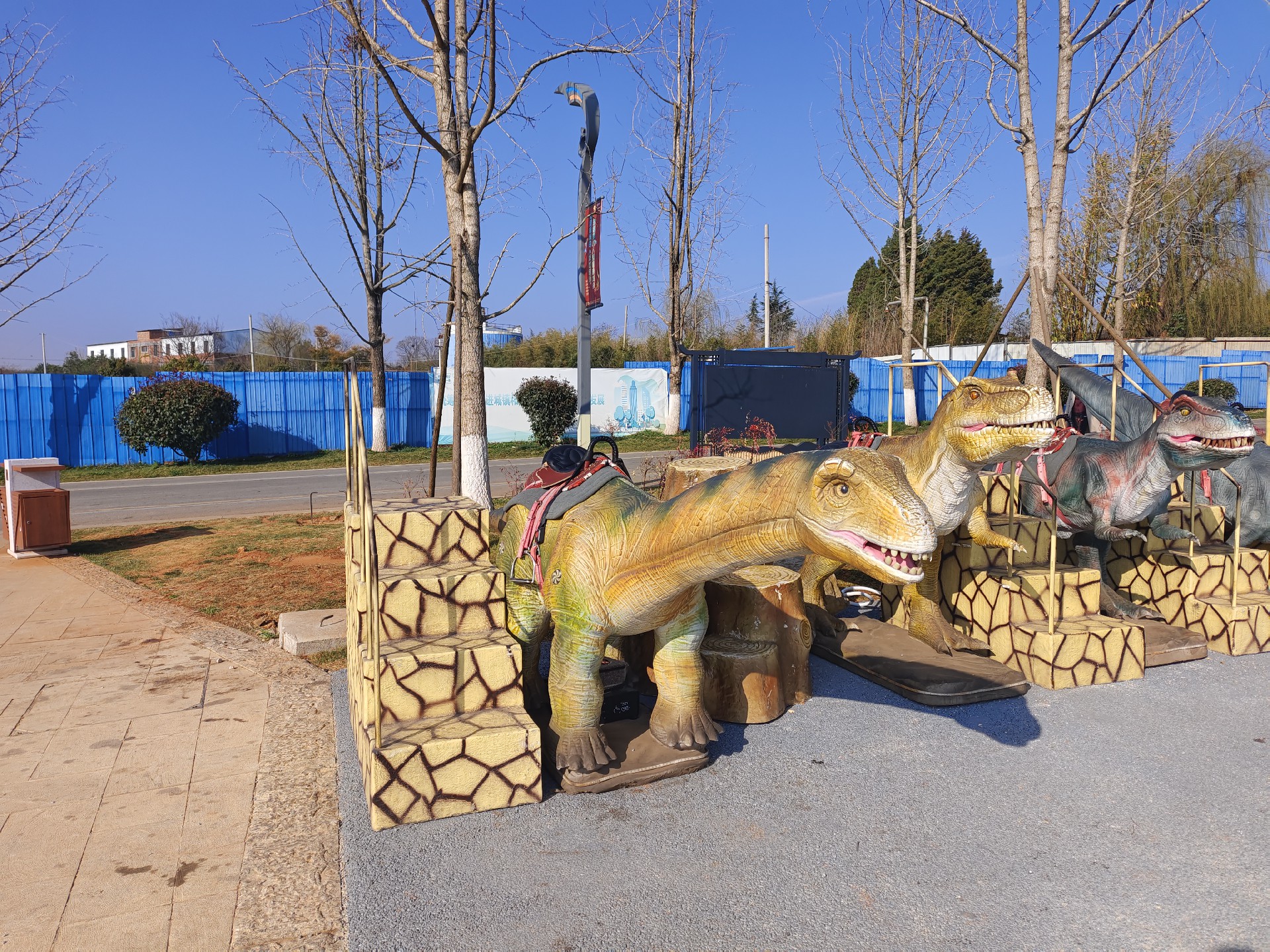 骑行恐龙车-共享游乐装备-电动旅行车|景区旅行车|景区共享车|运营|出租|巡逻车|消防车|电动小火车|燃油旅行车|厂家-Bwin必赢亚洲