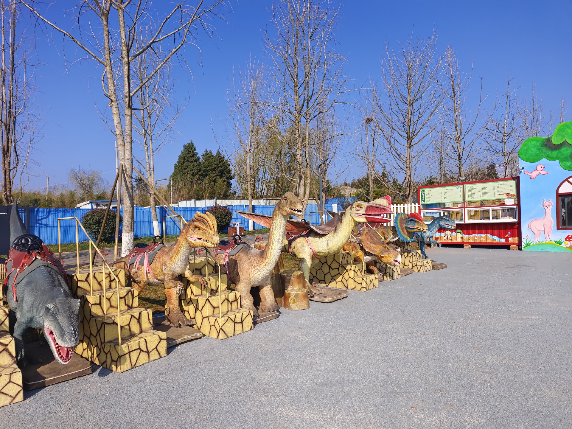 骑行恐龙车-共享游乐装备-电动旅行车|景区旅行车|景区共享车|运营|出租|巡逻车|消防车|电动小火车|燃油旅行车|厂家-Bwin必赢亚洲