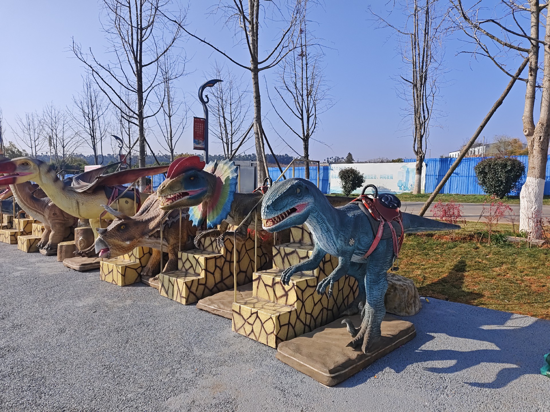 骑行恐龙车-共享游乐装备-电动旅行车|景区旅行车|景区共享车|运营|出租|巡逻车|消防车|电动小火车|燃油旅行车|厂家-Bwin必赢亚洲