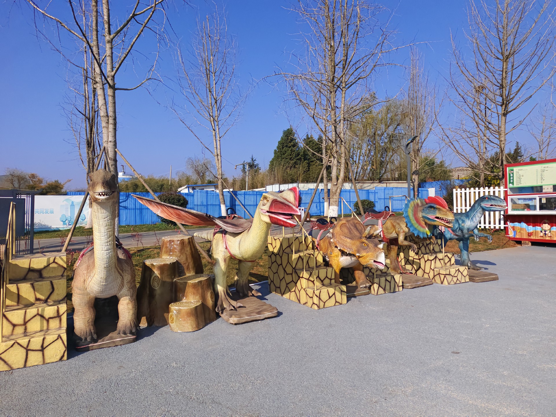 骑行恐龙车-共享游乐装备-电动旅行车|景区旅行车|景区共享车|运营|出租|巡逻车|消防车|电动小火车|燃油旅行车|厂家-Bwin必赢亚洲