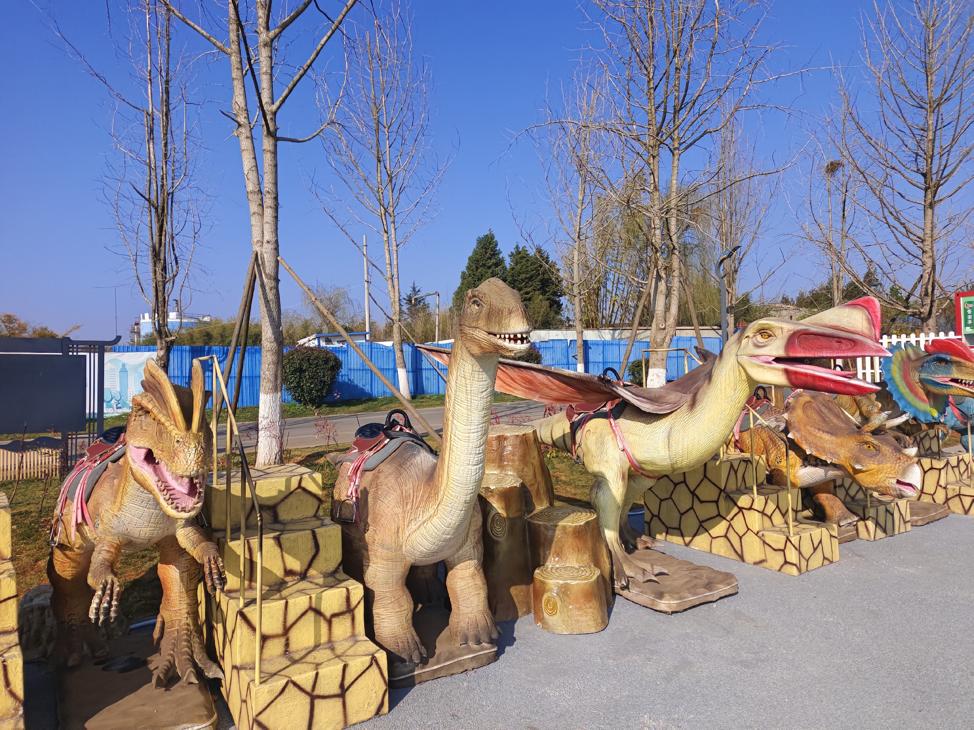 骑行恐龙车-共享游乐装备-电动旅行车|景区旅行车|景区共享车|运营|出租|巡逻车|消防车|电动小火车|燃油旅行车|厂家-Bwin必赢亚洲