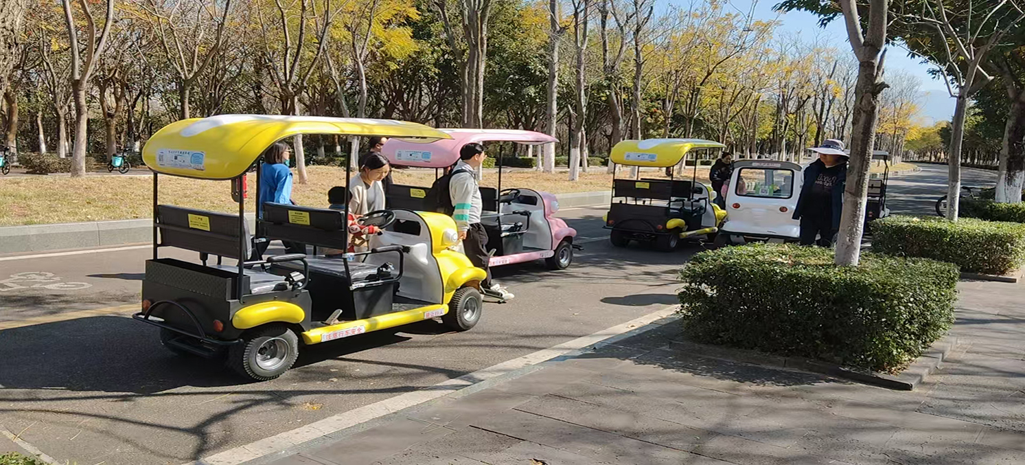 Bwin必赢亚洲文旅集团：西昌邛海畔，，，，游客驾驶共享车开启惬意游程！-公司动态-电动旅行车|景区旅行车|景区共享车|运营|出租|巡逻车|消防车|电动小火车|燃油旅行车|厂家-Bwin必赢亚洲